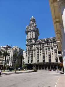 Dove dormire a Montevideo, Palazzo Salvo