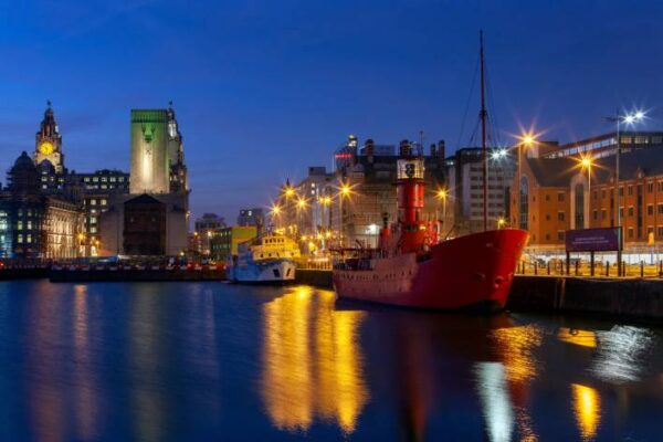una vista del porto di Liverpool